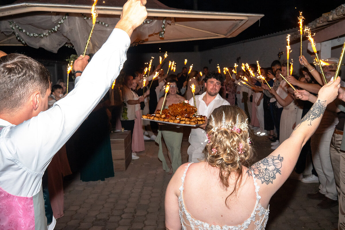mariage-en-provence-couple-maries-soiree