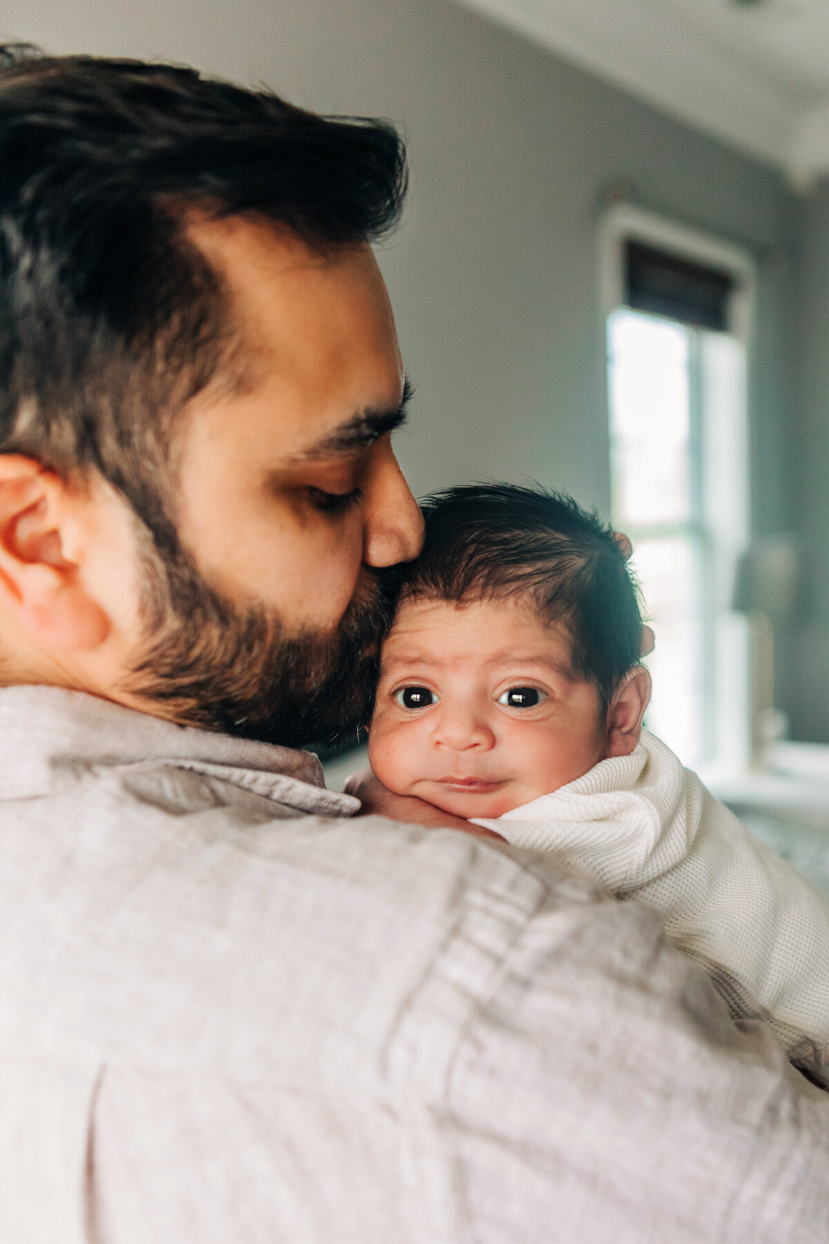Newborn-photos-with-Dad