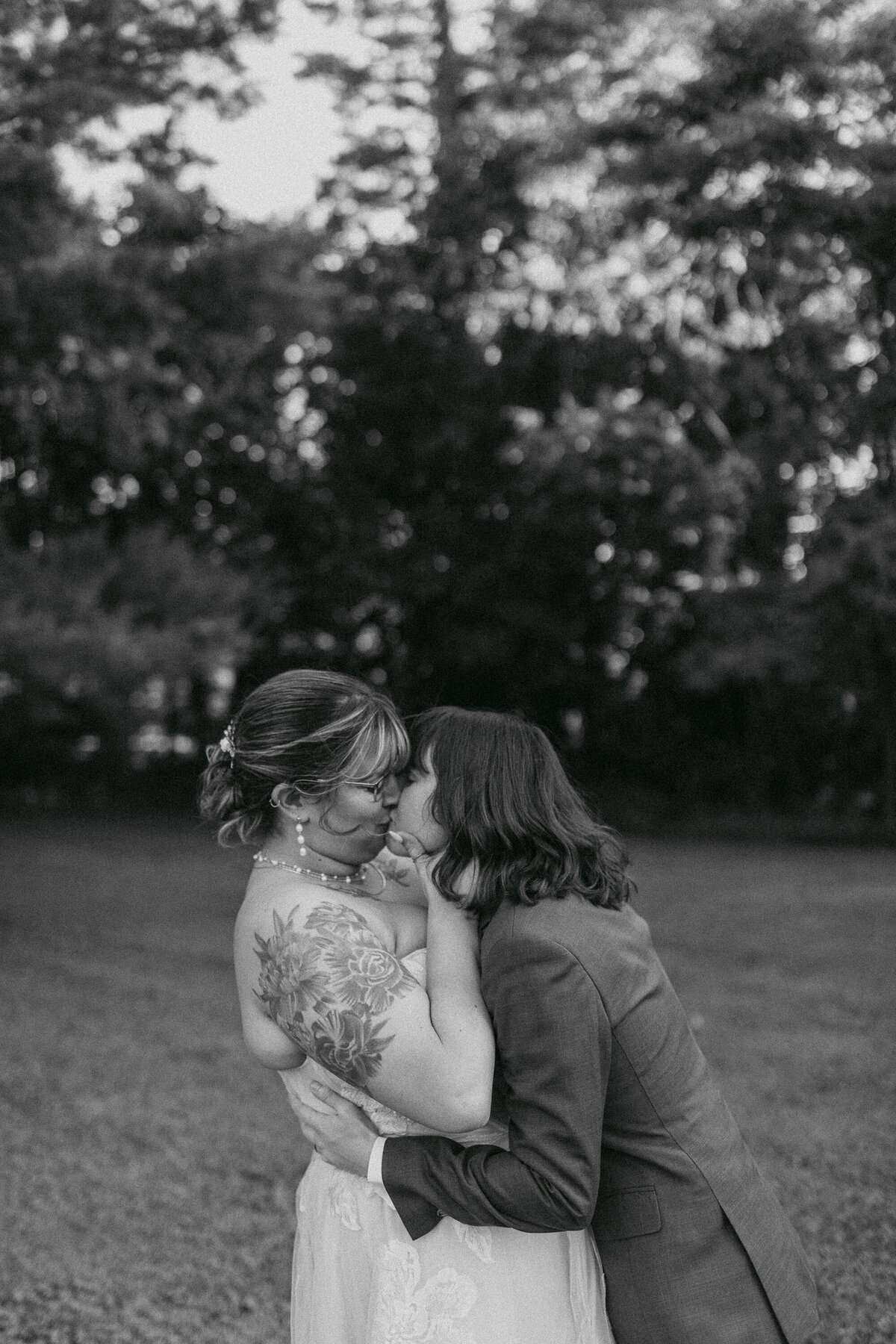 Streeter-Wedding-Garden-Maryland-Backyard-Olive-Mint-Photography-2022-MrsMrs-22