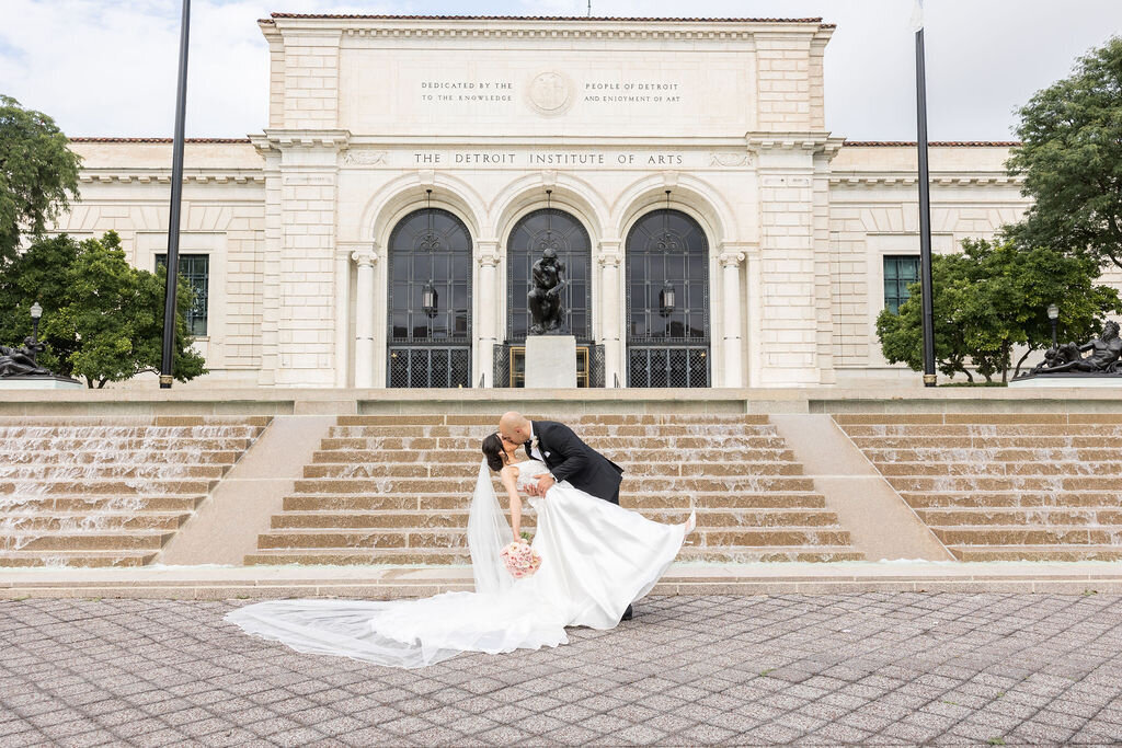 Detroit Institute of Arts Wedding Photography Savvy Shoots