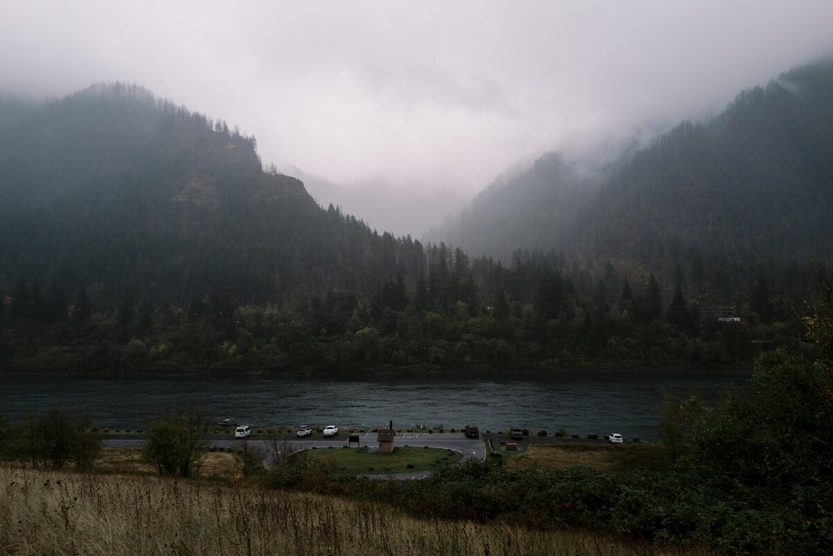 gloomy-october-columbia-gorge-couple-session-kelsey-jake-218