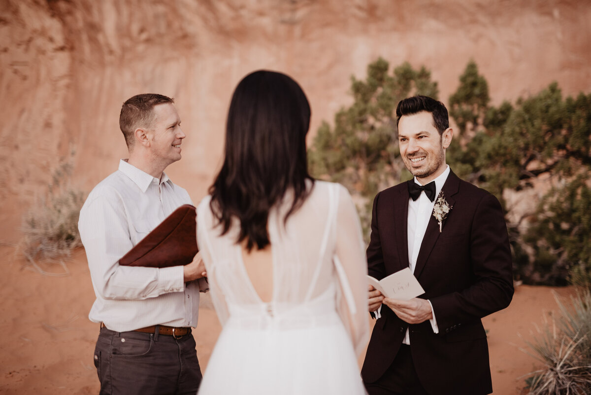 Utah elopement photographer captures groom laughing during vows