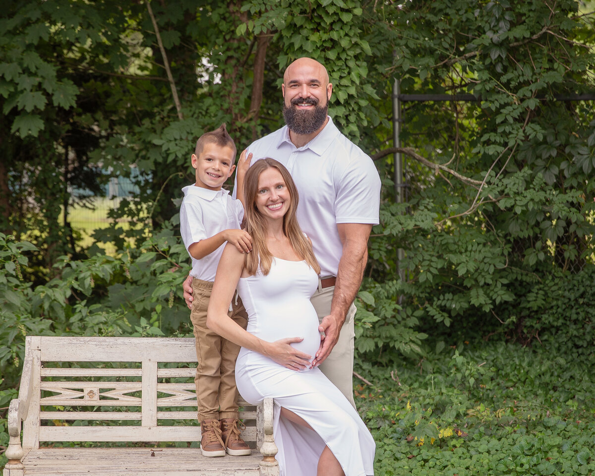 outdoor-family-maternity