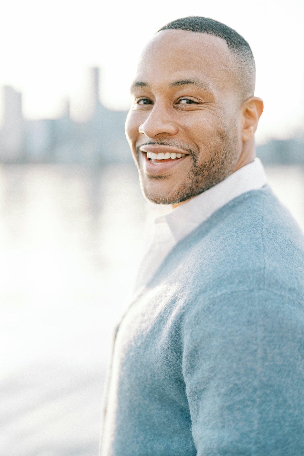E11-Engagement-photo-shoot-in-Downtown-Toronto-Maria-and-DeVon-2025-04-14-2500px-1094