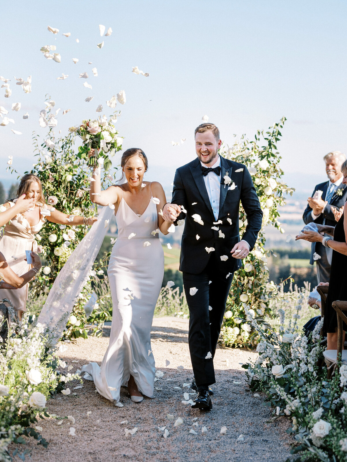 wedding-at-black-walnut-inn-and-vineyard-photography-by-the-tenneys-28