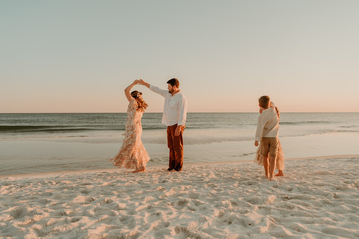 Family-pictures-on-Pensacola-Beach