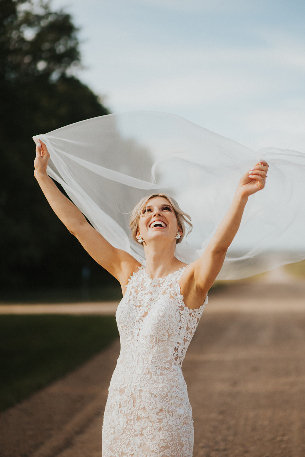 Photos by Canadian wedding and elopement photographer Sarah Rolles Photography