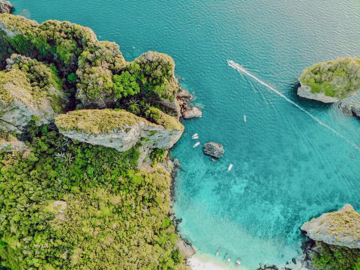 Girlboss Designer Travel Showit Website Template-006