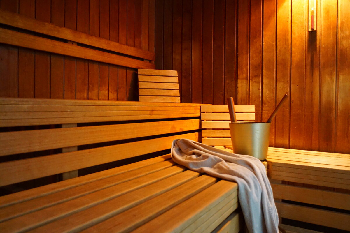 Ansicht des SPA Bereichs mit Aufguss Eimer und Handtuch