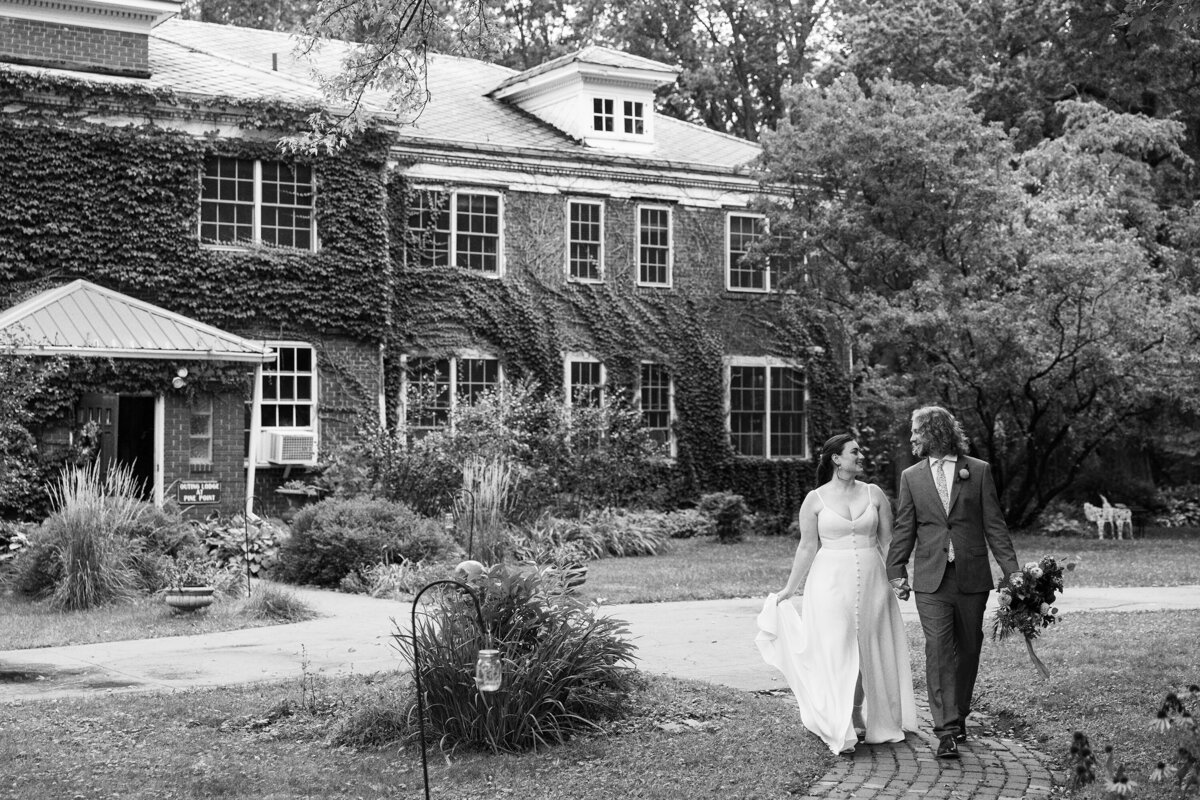 Wedding photography at outing lodge in stillwater minnesota for intimate wedding  (2)