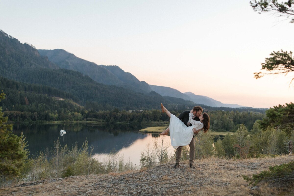 columbia-river-gorge-elopement-government-cove-oregon-112
