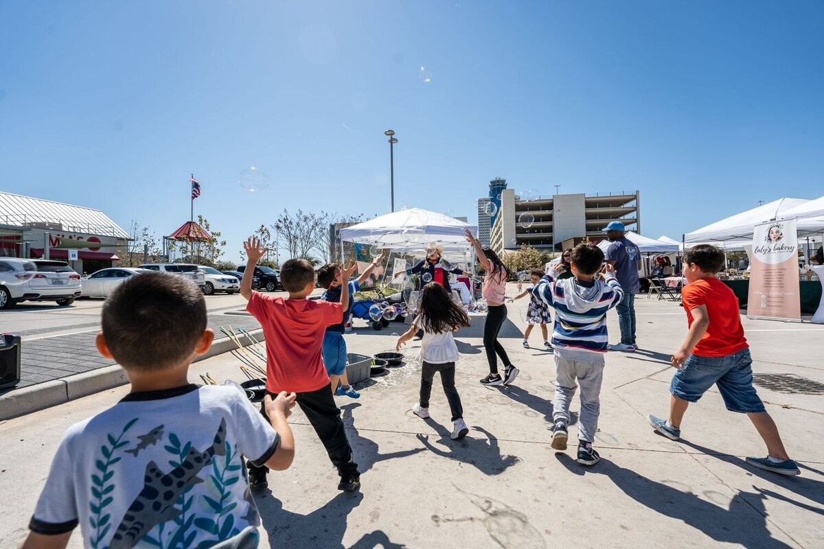Kids playing at Memorial city market photographed by Houston freelance photographer