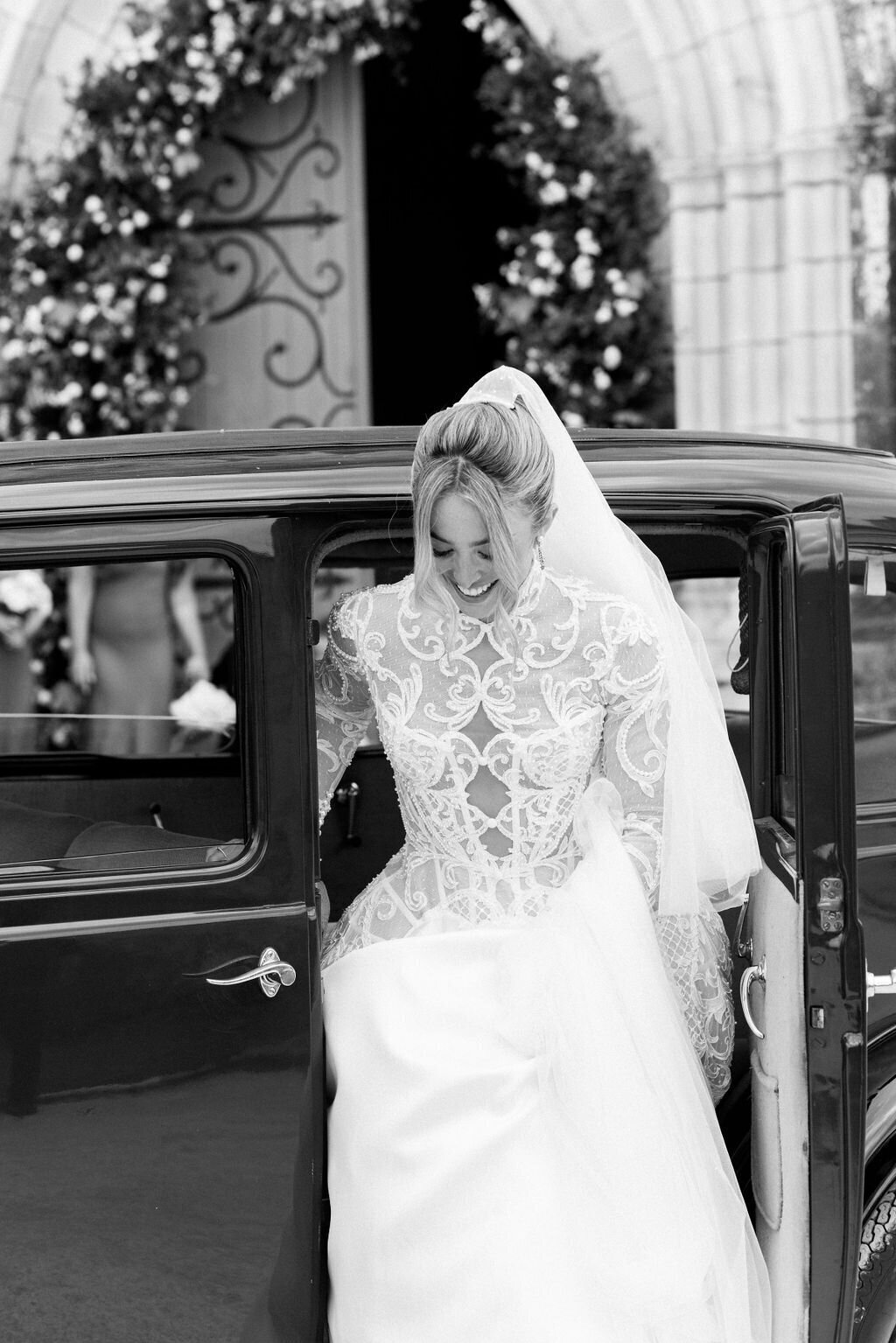 bride-just-married-car