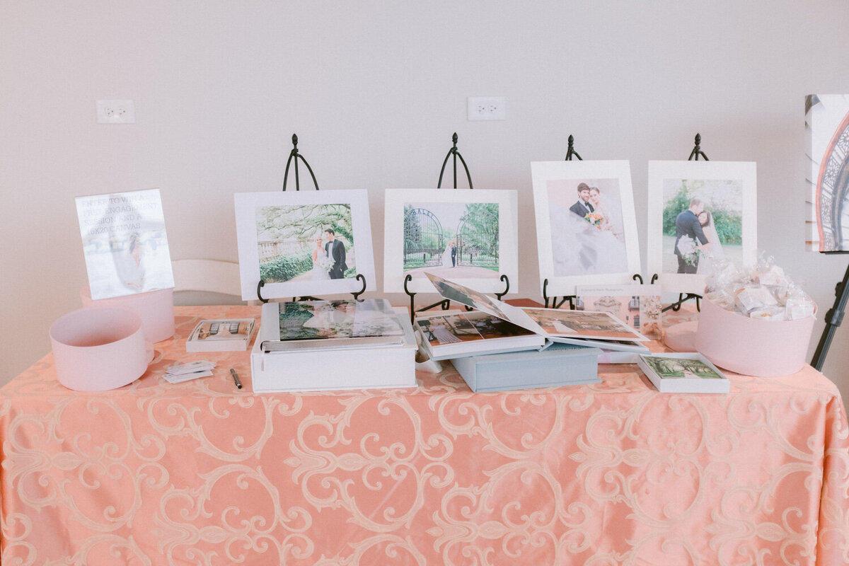 Photo albums table