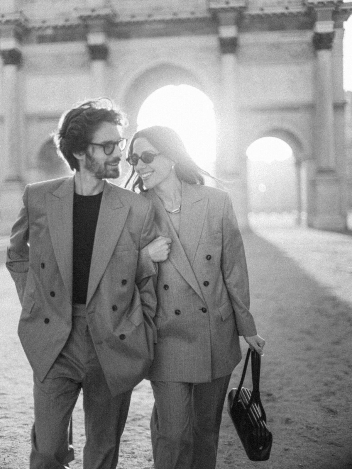 Couple photo session at the Tuileries and Louvre in Paris, showcasing timeless love and classic Parisian architecture.