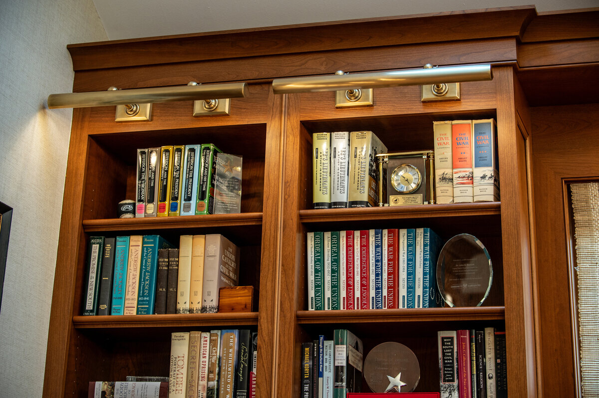 Bookshelf lights