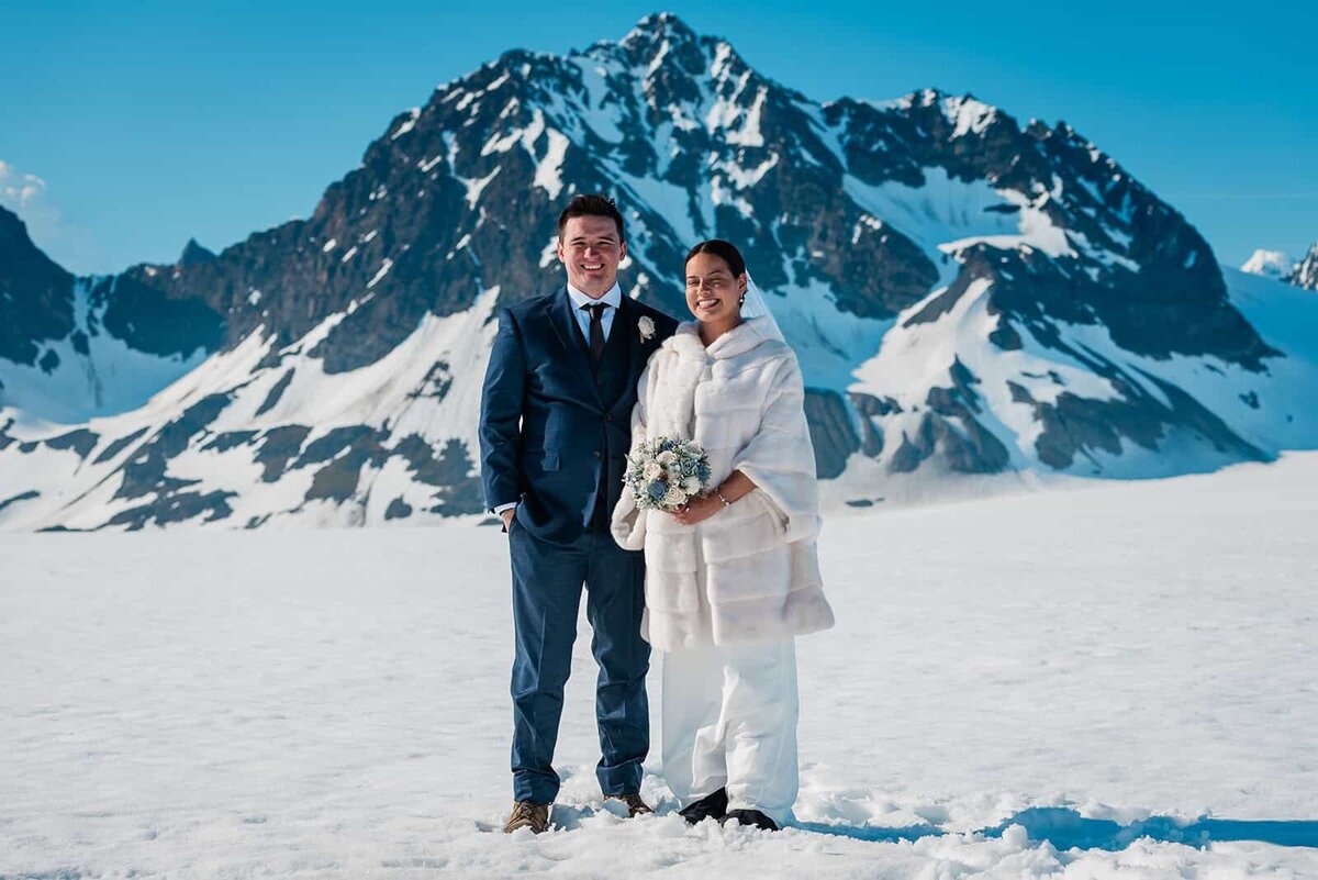 intimate-alaska-glacier-elopement-with-luxury-touch