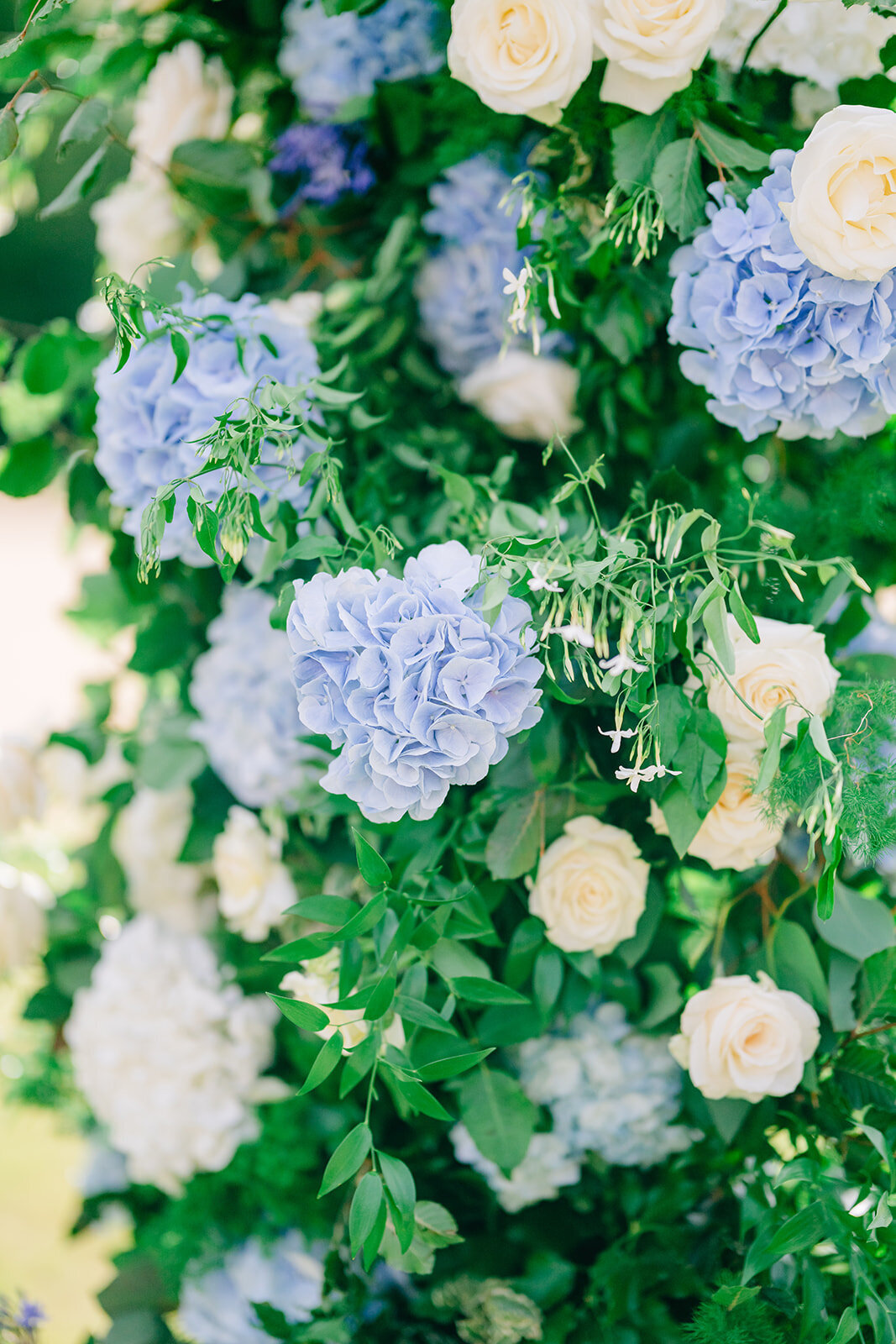 MorganeBallPhotography-Wedding-ZoeEdward-08-ChateauChamplatreux-Ceremony-20-9289