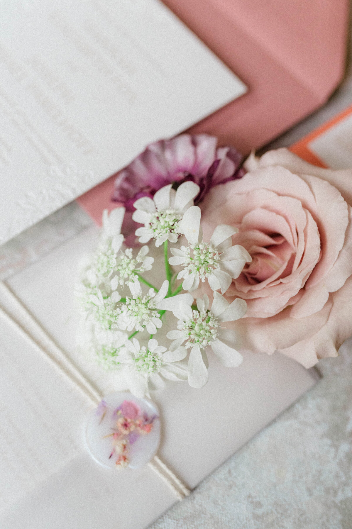 wedding-wax-seal-dried-flowers