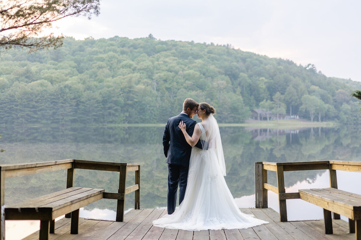 northeast-pa-private-estate-bear-creek-wedding-emily-taylor-photography_171