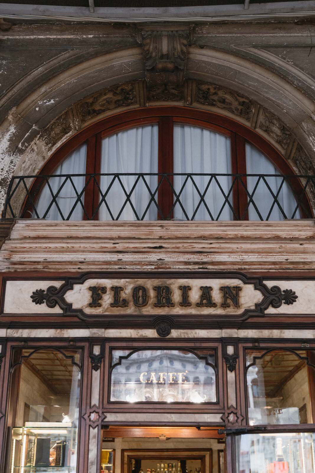 Flora_And_Grace_Editorial_Venice_Analog_Editorial_Wedding_Photographer (1 von 1)-12-1