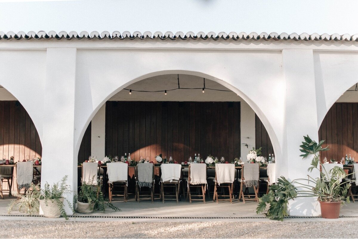 03_Flora_And_Grace_Portugal_Editorial_Wedding_Photographer Lisboa_Wedding_Photographer-129_A modern luxury wedding at Malhadina Nova in Portugal in the Alentejo region. Understated elegance and sleek aesthetic captured by Flora and Grace Photography.