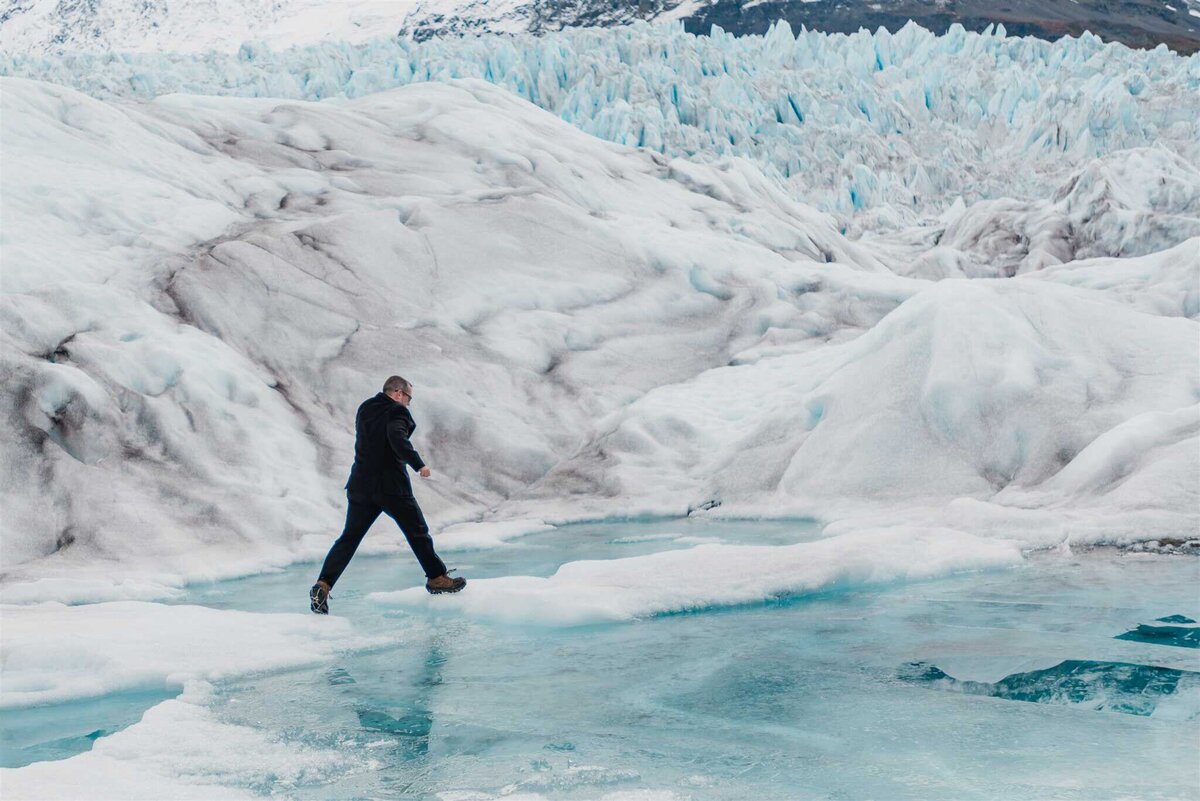 adventure-glacier-wedding-alaskaSoul-and-Sky-Weddings-Soul-and-Sky-Weddings 4_1