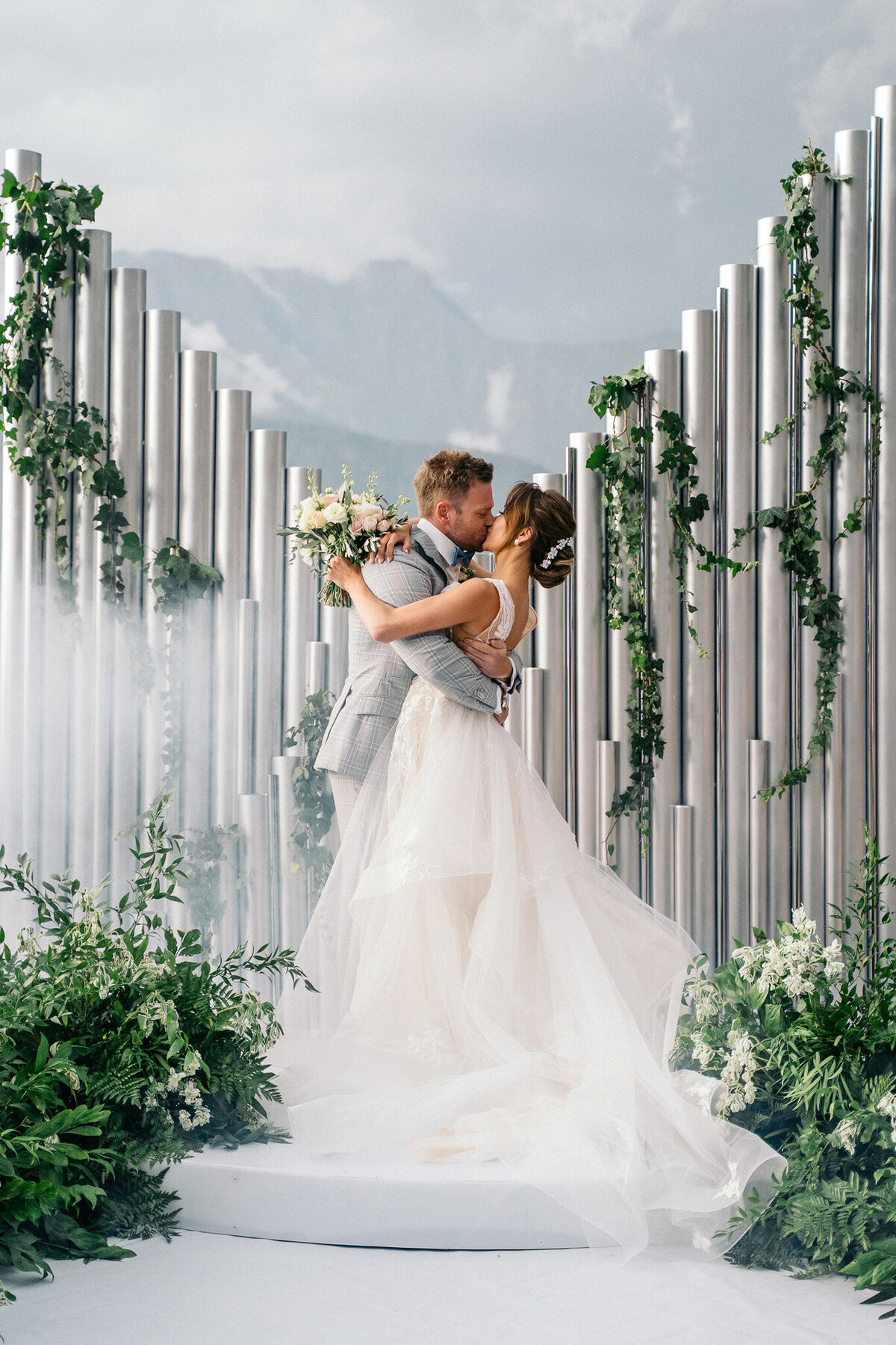 Luxury mountain wedding bride and groom kissing 