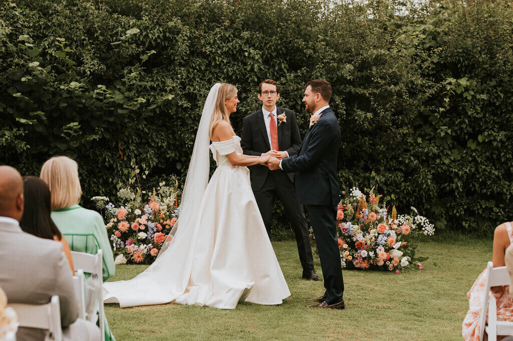 Issy-and-Bella-Floral-Design-Wedding-Florist-Herefordshire-Broadfield-Court-j&N63