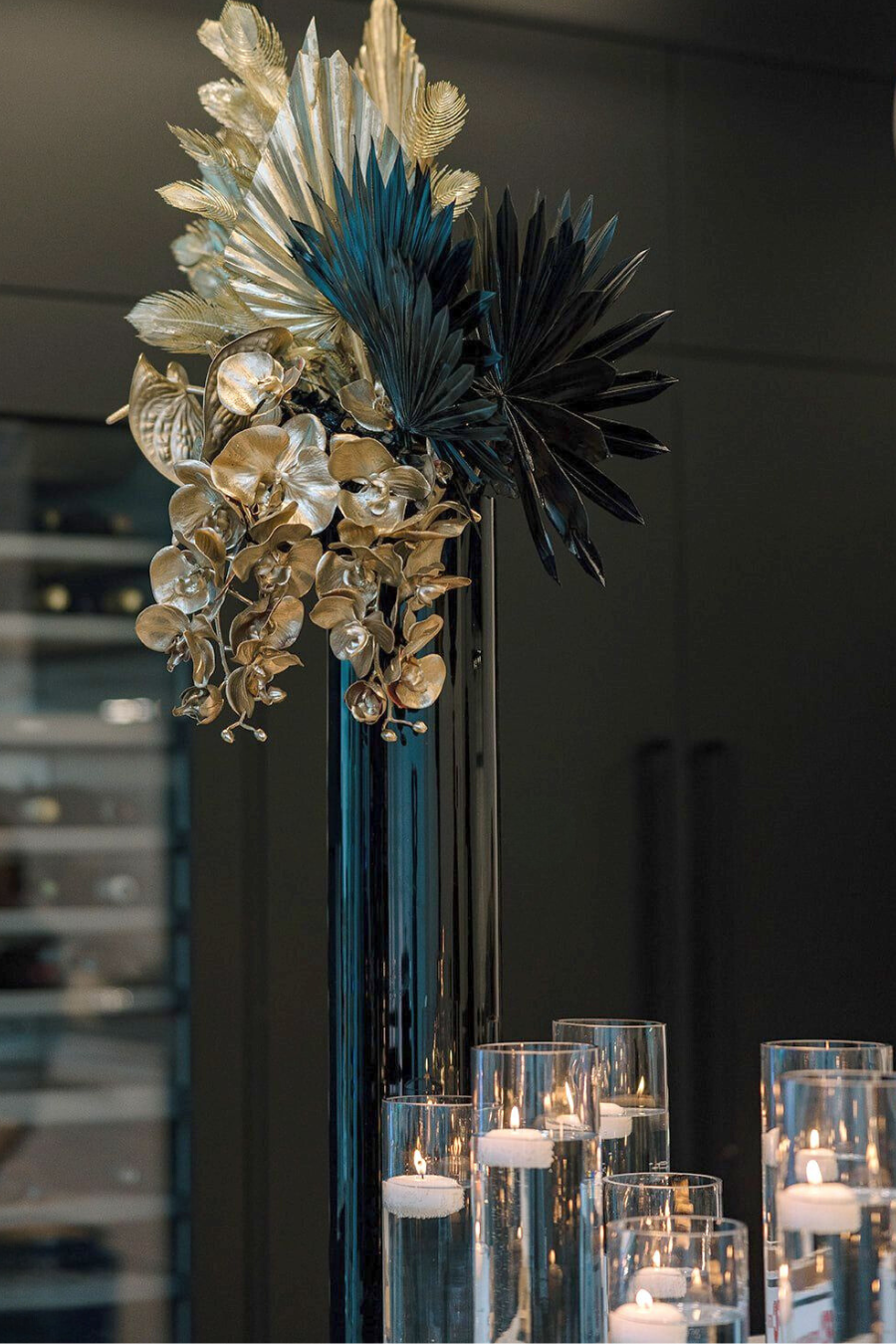 black-gold-thirty-birthday-party-palm-leaf-centerpiece-floating-candles
