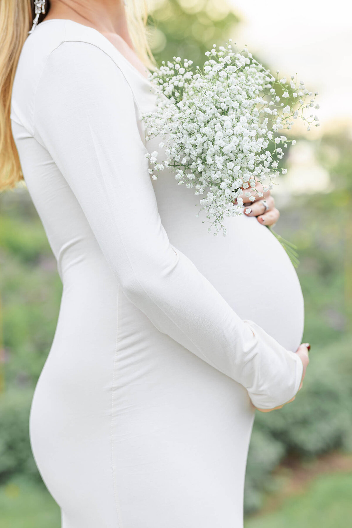 rose-garden-maternity-session-harkness-memorial-connecticut-36