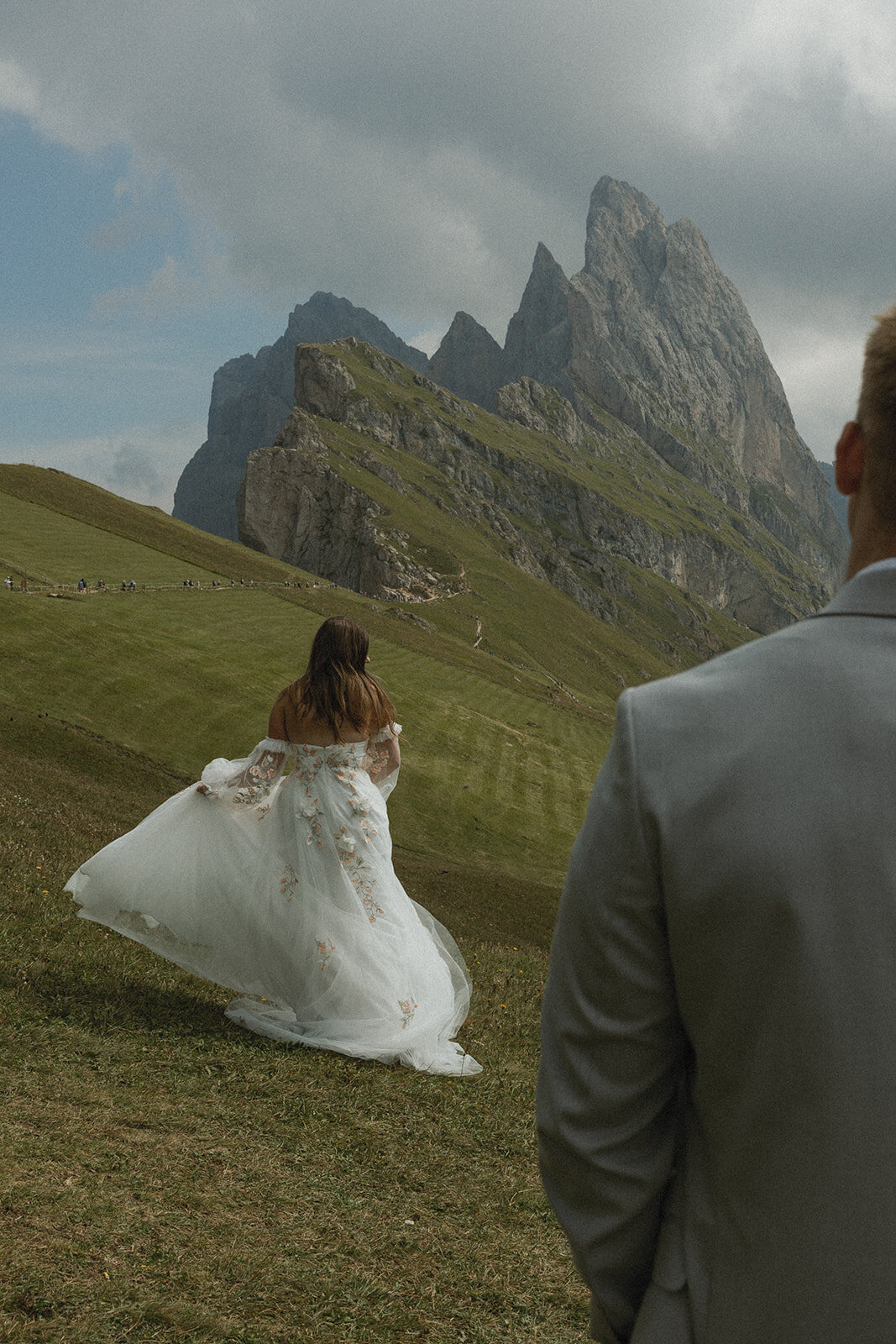destination-wedding-elopement-photographer-italy-dolomites-seceda-documentary-tanya-davids-photo-film-49