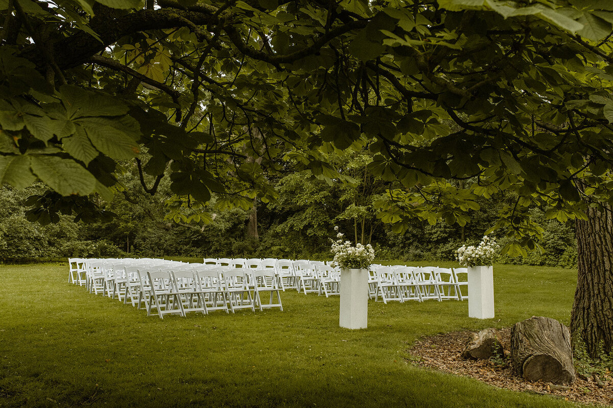 toronto-downtown-spadina-museum-the-great-hall-wedding-couples-session-summer-torontovibes-romantic-whimsical-artsty-indie-movie-450