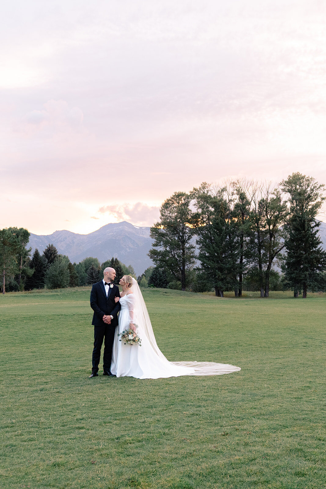 Jackson-Hole-Golf-And-Tennis-Wedding-Fall- JK-Foxtails-Photography-225
