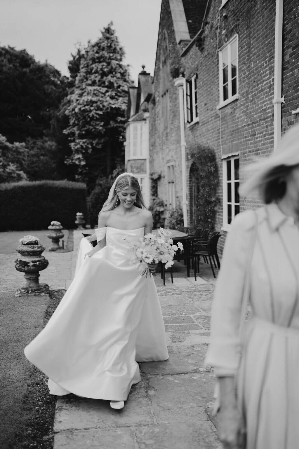 Issy-and-Bella-Floral-Design-Wedding-Florist-Herefordshire-Broadfield-Court-j&N34