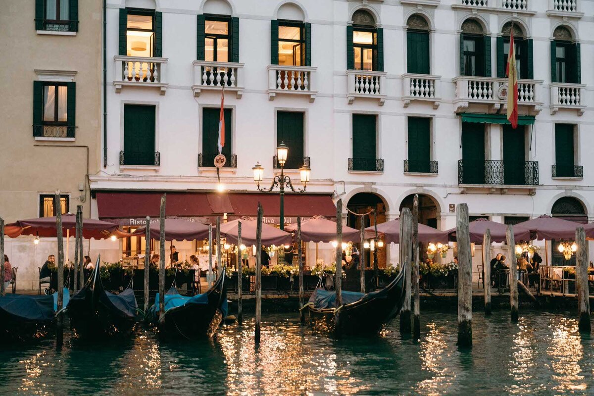 Flora_And_Grace_Editorial_Venice_Analog_Editorial_Wedding_Photographer (1 von 1)-152
