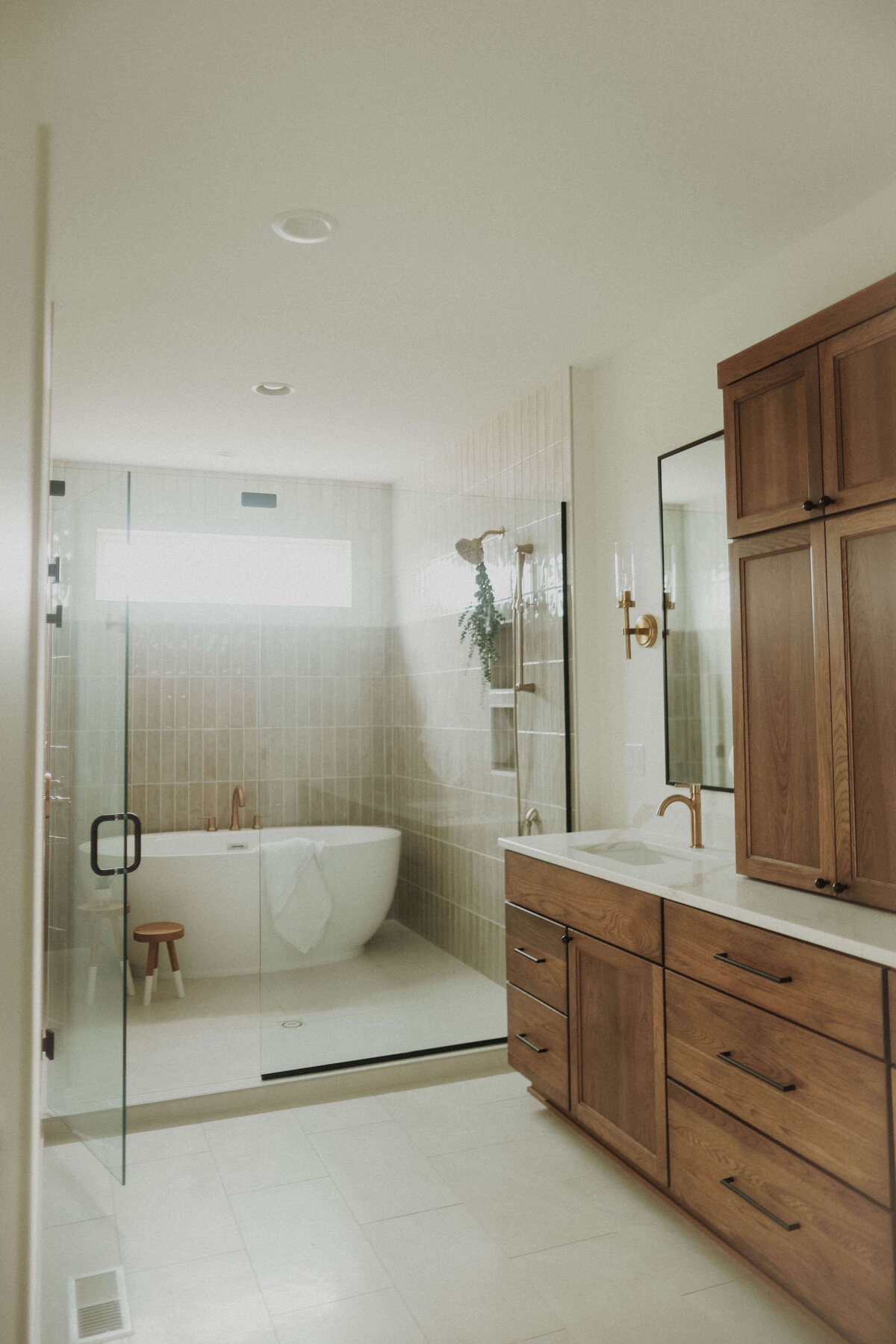 3029-Bathroom-Grimes-Central-Iowa-Custom-Home-JRL-Builders-3F1A4541