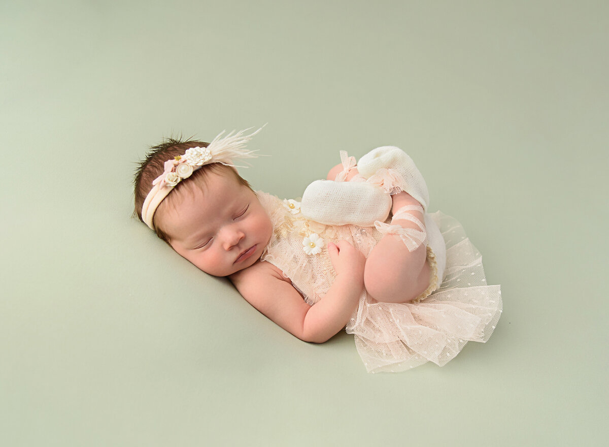 Best-affordable-simplistic-posed-newborn-keller-dfw-baby-newborn-photographerLAN_9698E