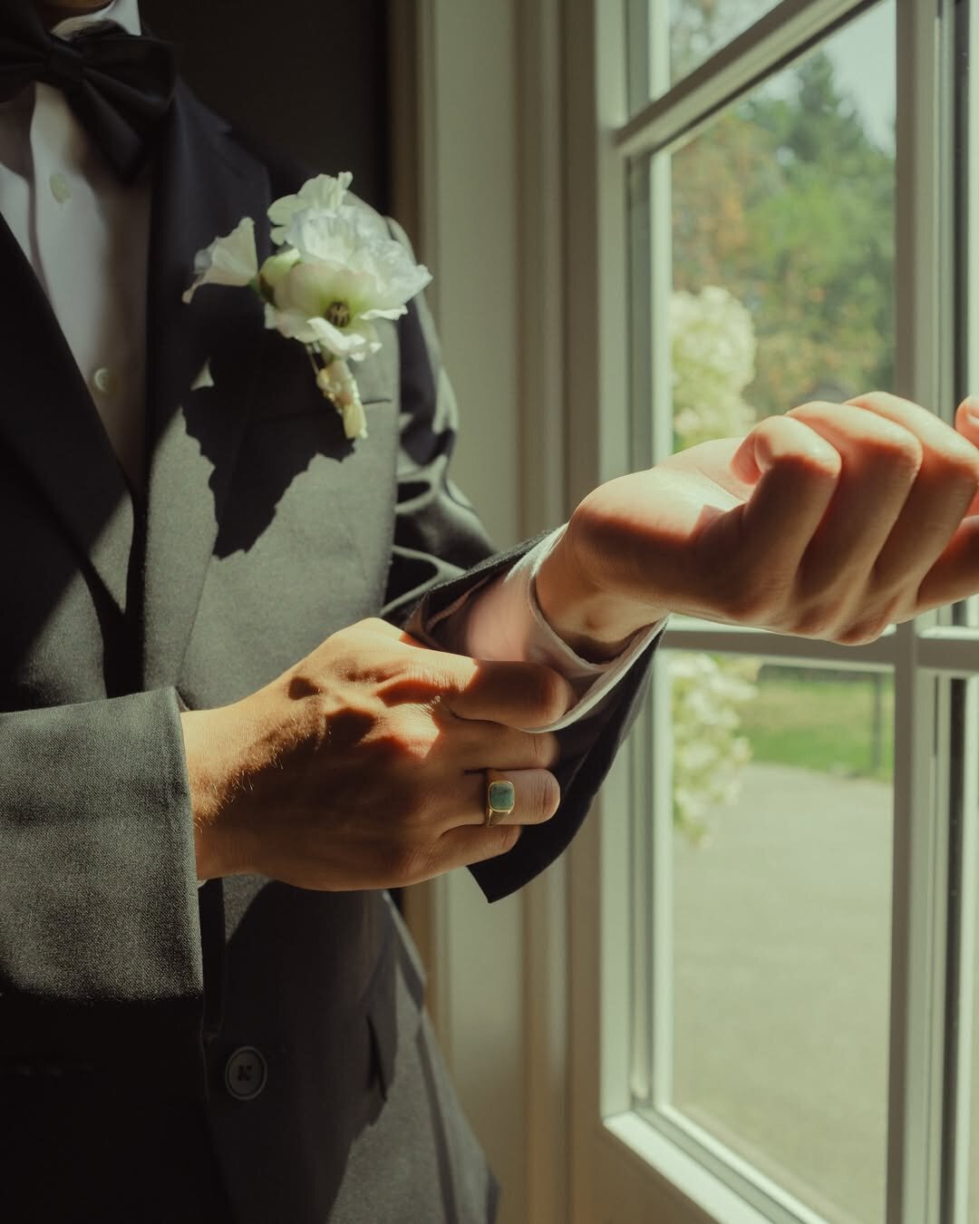 eeek!!! details from M & A’s wedding day 🐚captured by the best @akikoarchive (2)