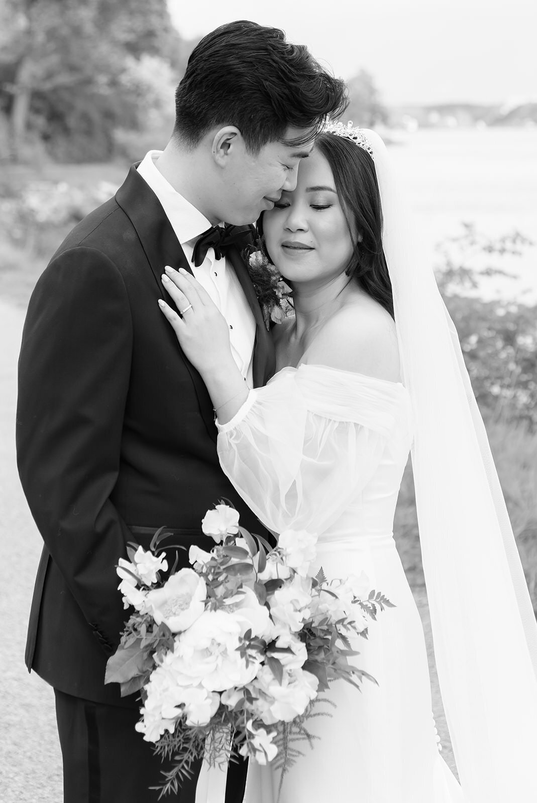 Wedding Photographer helloalora Anna Lundgren wedding at Skansen in Stockholm black and white portrait
