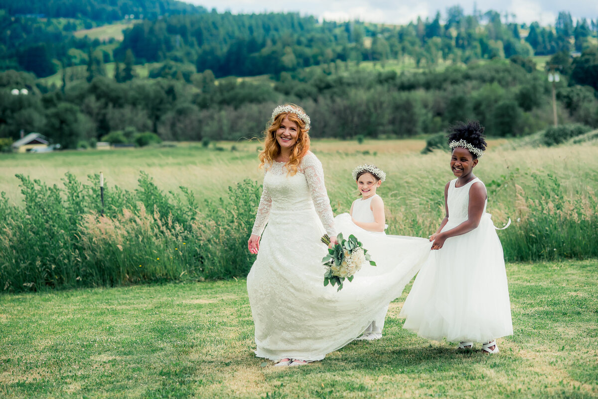 flower girls and bride