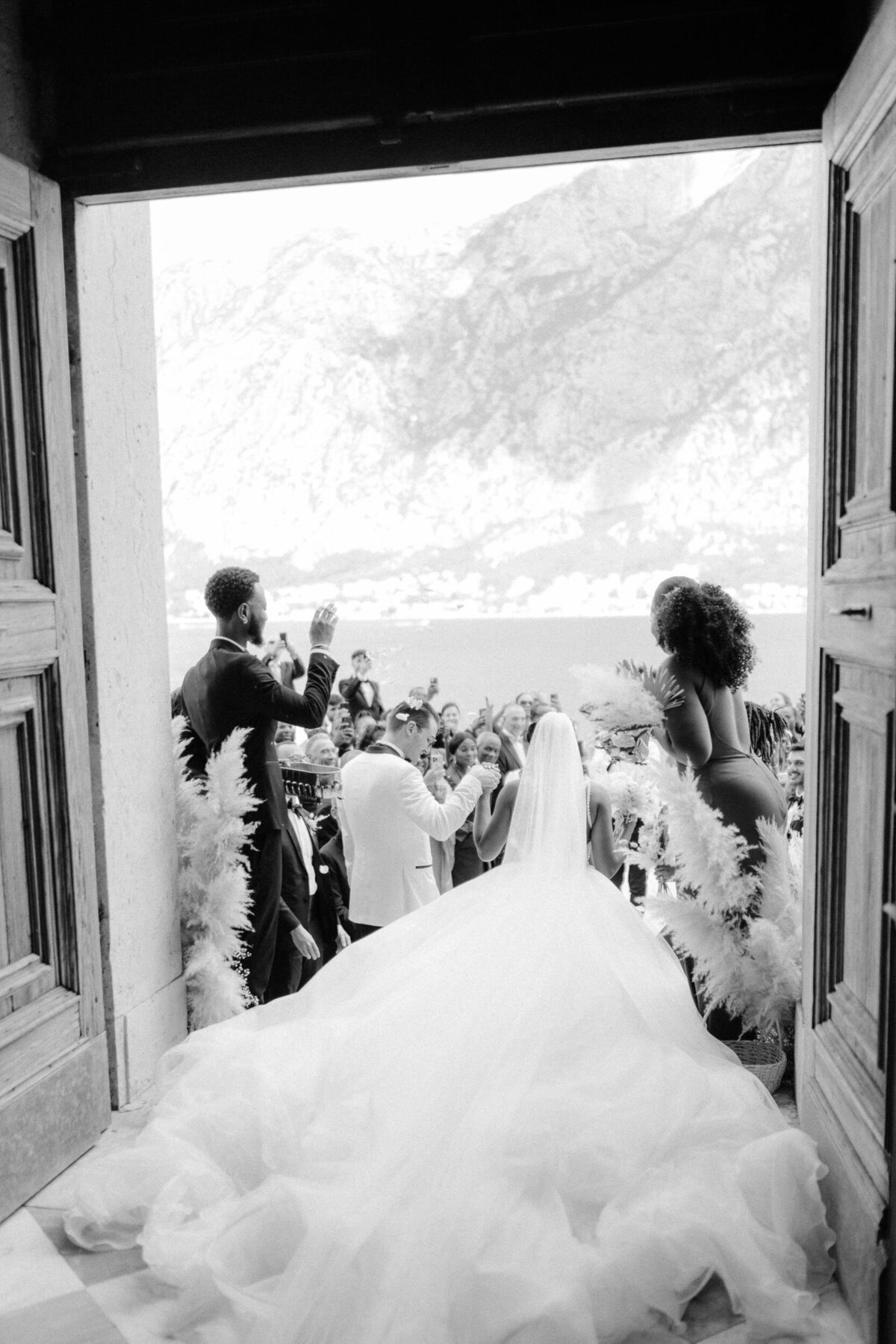 W2-Wedding-Photo-Doyinsola-and-Michael-2022-06-18-2500px-1150