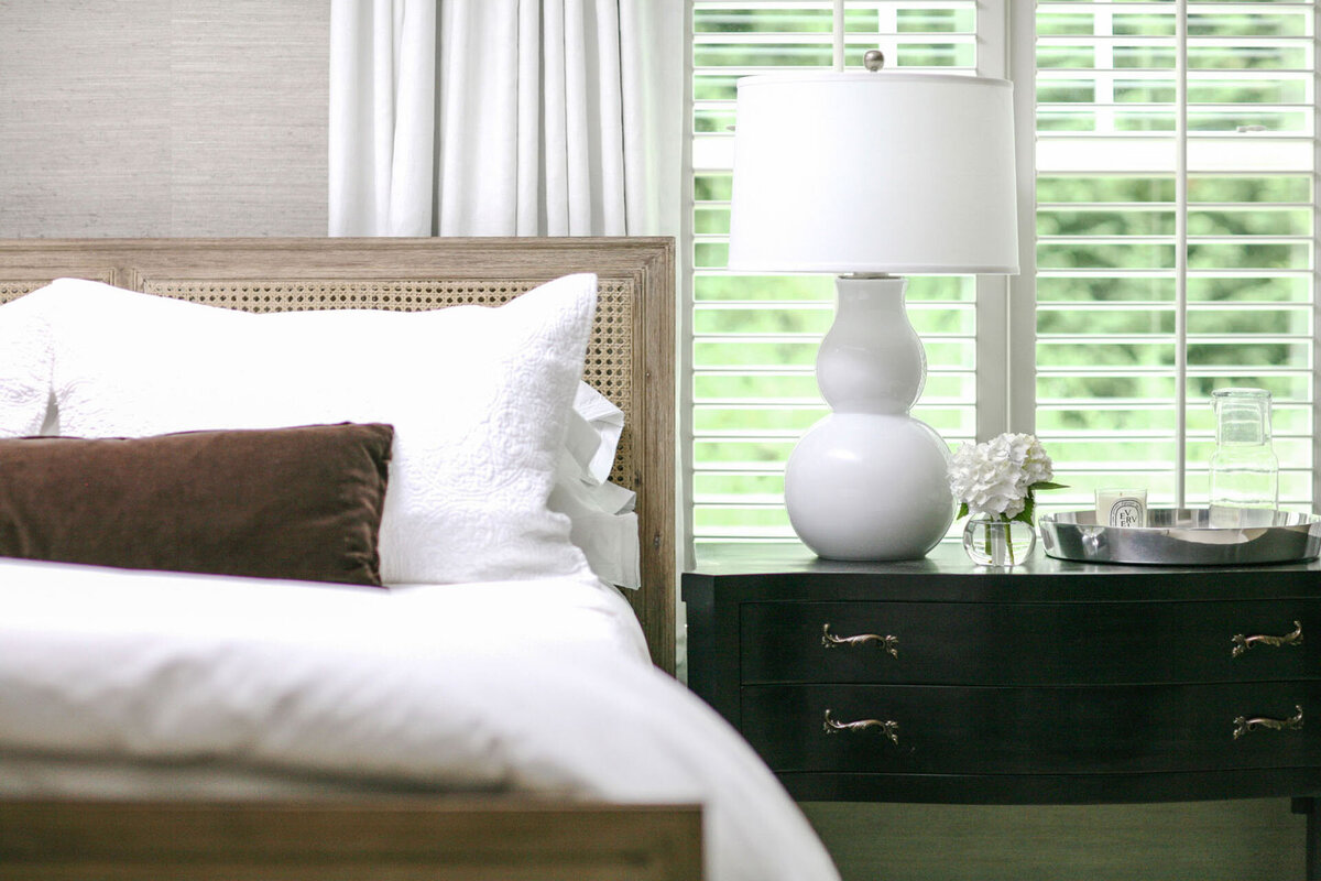 11-grasscloth-bedroom-cane-bed