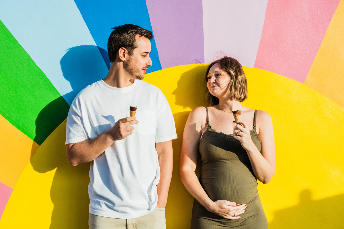 expecting-couple-eating-ice-cream-in-Manhattan_Beach