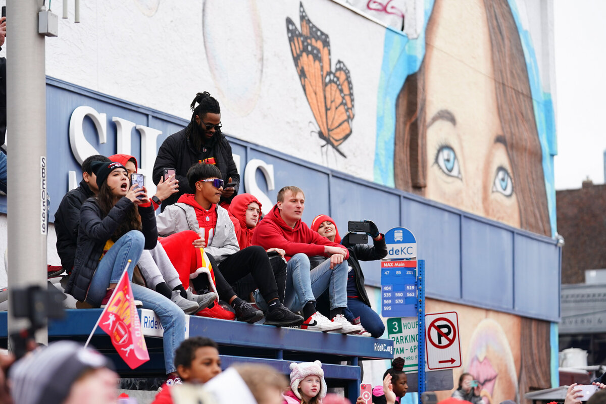 kansas-city-sports-photography-chiefs-0011-fans-watching-game-from-stands