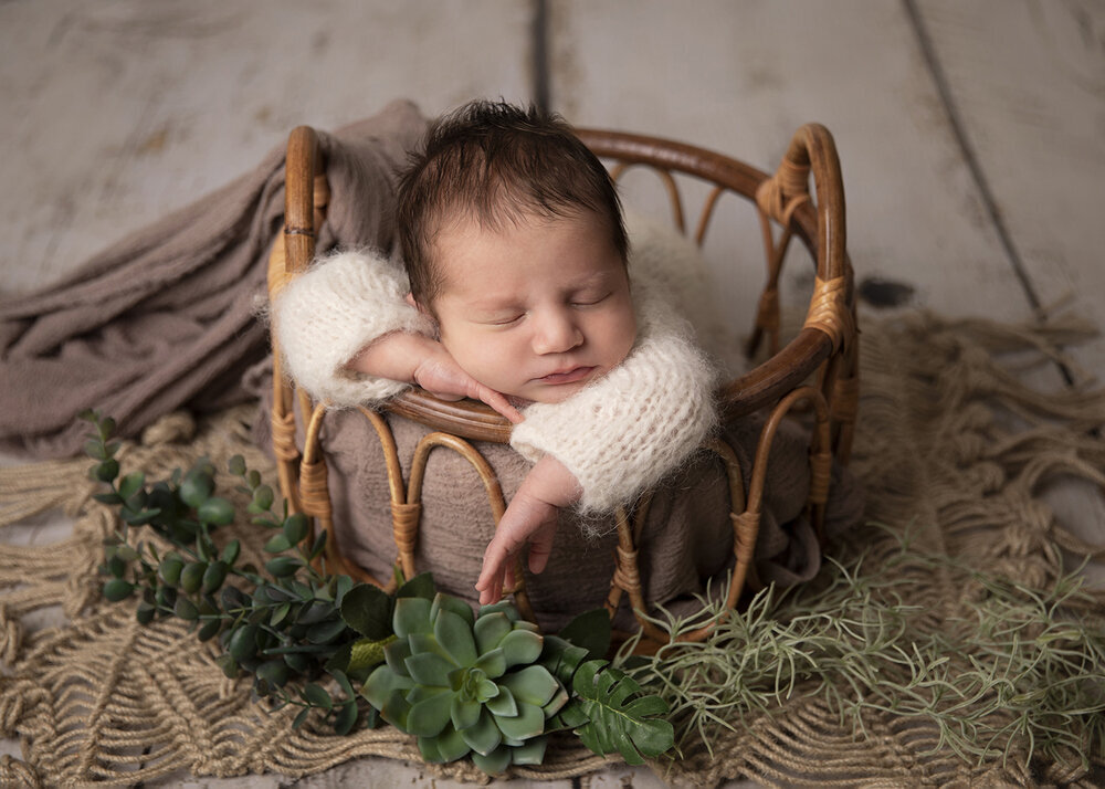 NEWBORN_BABYBOYINBASKETWITHLEAF