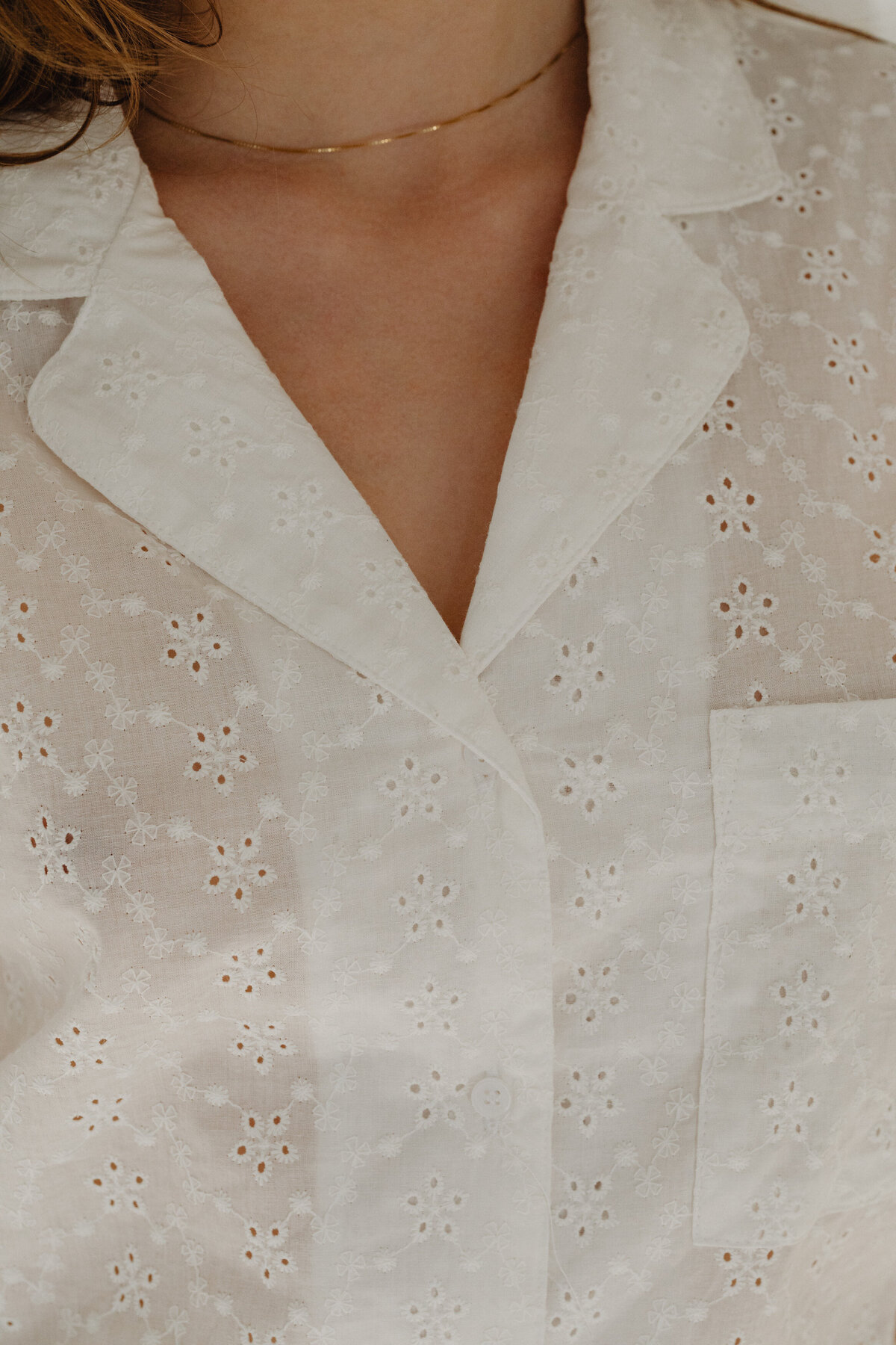 kaboompics_woman-in-white-cotton-pajamas-31720