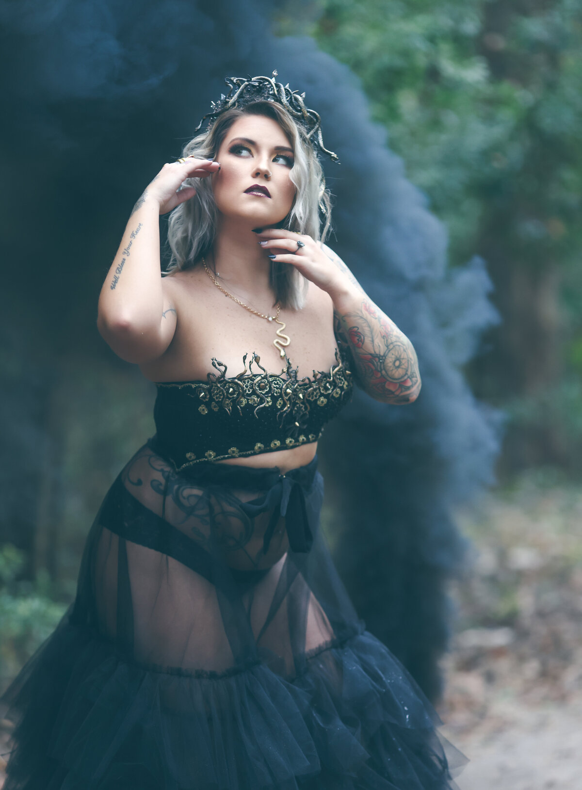 savannah-glamour-medusa-smoke-portrait-02