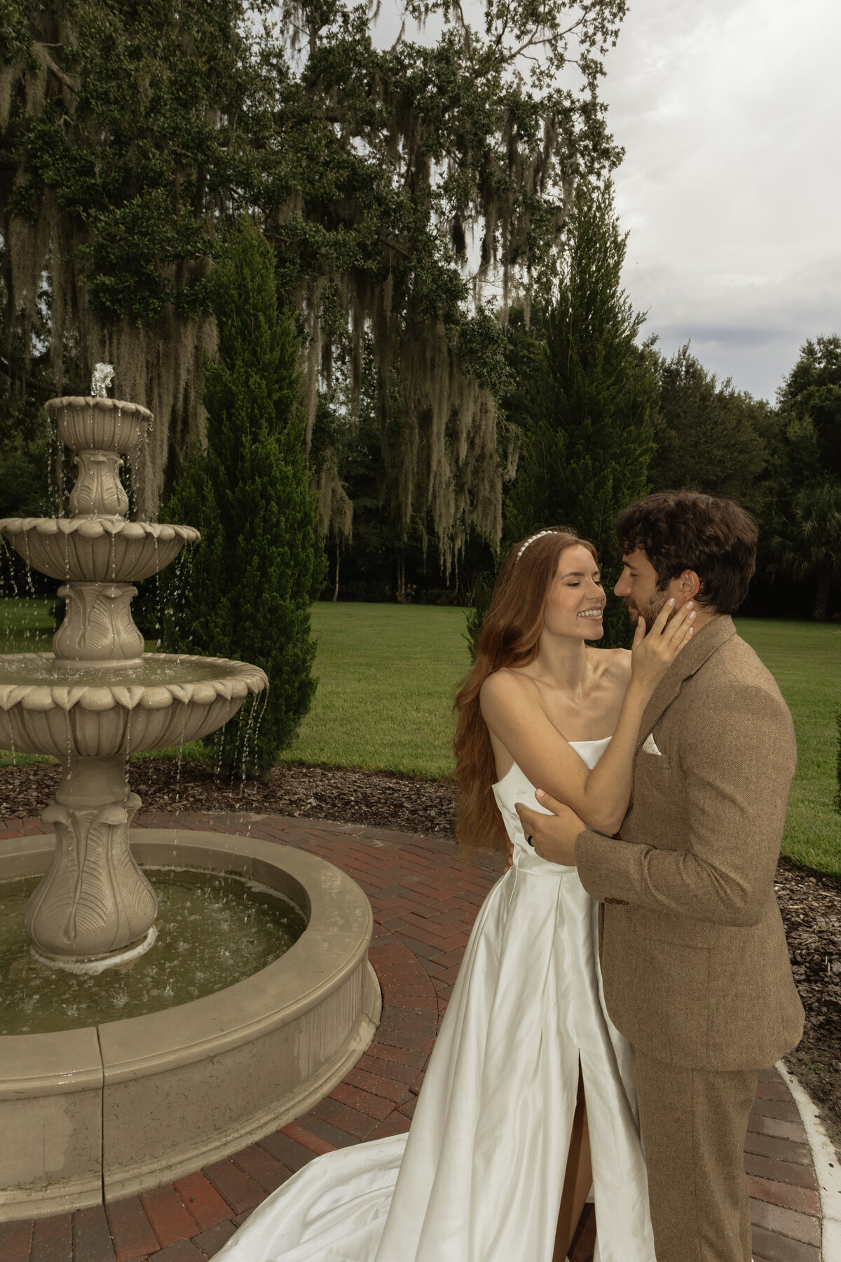 Elegant outdoor wedding surrounded by tropical greenery and historic charm at The Palm Mansion