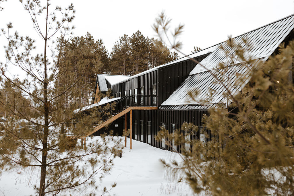 Pinewood Events - Minnesota Modern Nature Inspired Venue - Winter @taylorlaurenphotomn